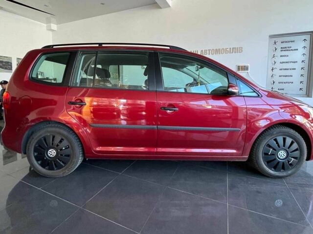 Красный Фольксваген Туран, объемом двигателя 1.6 л и пробегом 238 тыс. км за 9400 $, фото 7 на Automoto.ua