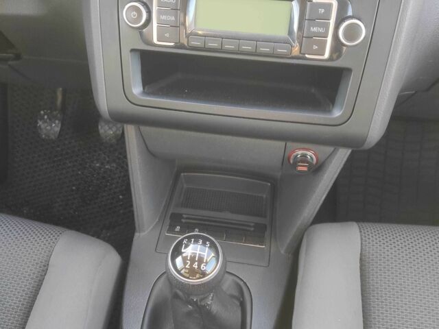 Красный Фольксваген Туран, объемом двигателя 1.6 л и пробегом 220 тыс. км за 9900 $, фото 12 на Automoto.ua