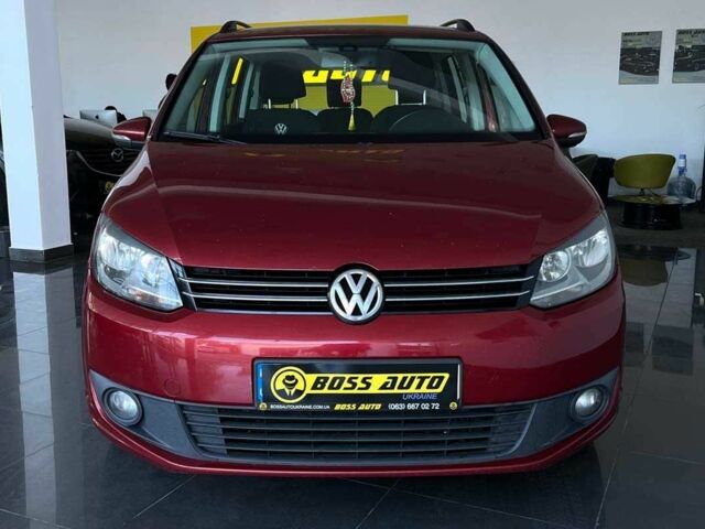 Красный Фольксваген Туран, объемом двигателя 1.6 л и пробегом 238 тыс. км за 9400 $, фото 1 на Automoto.ua