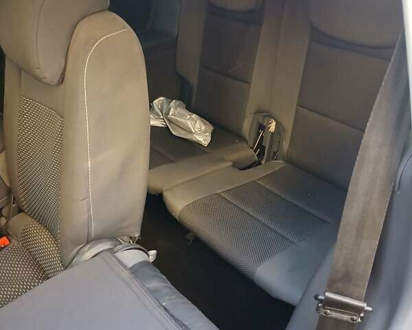 Красный Фольксваген Туран, объемом двигателя 1.6 л и пробегом 230 тыс. км за 10200 $, фото 14 на Automoto.ua