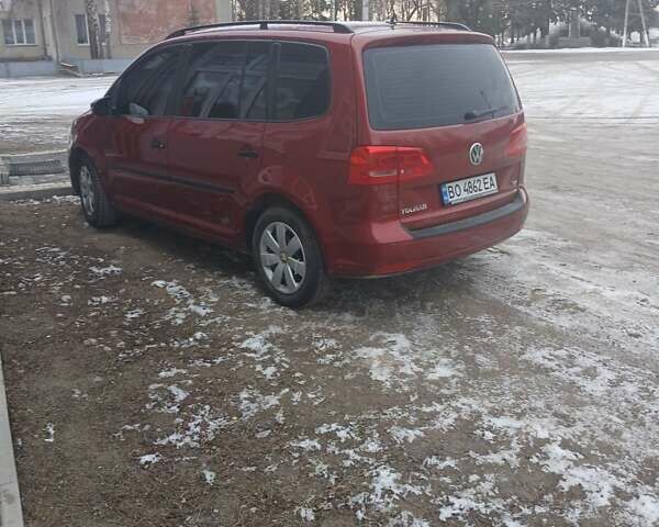 Красный Фольксваген Туран, объемом двигателя 1.6 л и пробегом 230 тыс. км за 10200 $, фото 5 на Automoto.ua