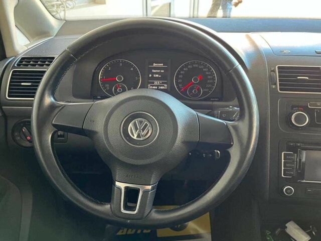 Красный Фольксваген Туран, объемом двигателя 1.6 л и пробегом 238 тыс. км за 9400 $, фото 16 на Automoto.ua