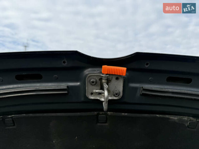 Красный Фольксваген Туран, объемом двигателя 1.6 л и пробегом 210 тыс. км за 10600 $, фото 25 на Automoto.ua