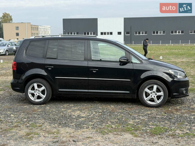 Красный Фольксваген Туран, объемом двигателя 1.6 л и пробегом 210 тыс. км за 10600 $, фото 1 на Automoto.ua