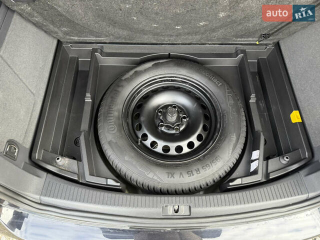 Красный Фольксваген Туран, объемом двигателя 1.6 л и пробегом 210 тыс. км за 10600 $, фото 20 на Automoto.ua