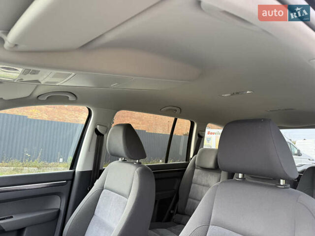 Красный Фольксваген Туран, объемом двигателя 1.6 л и пробегом 210 тыс. км за 10600 $, фото 27 на Automoto.ua