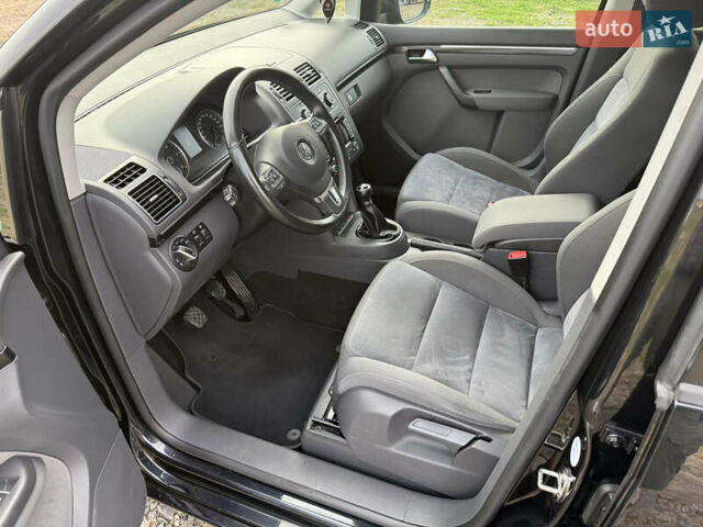 Красный Фольксваген Туран, объемом двигателя 1.6 л и пробегом 210 тыс. км за 10600 $, фото 23 на Automoto.ua