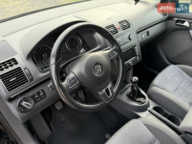 Красный Фольксваген Туран, объемом двигателя 1.6 л и пробегом 210 тыс. км за 10600 $, фото 28 на Automoto.ua