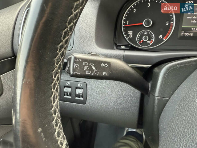 Красный Фольксваген Туран, объемом двигателя 1.6 л и пробегом 210 тыс. км за 10600 $, фото 16 на Automoto.ua