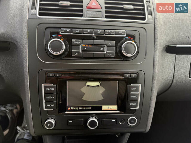 Красный Фольксваген Туран, объемом двигателя 1.6 л и пробегом 210 тыс. км за 10600 $, фото 14 на Automoto.ua