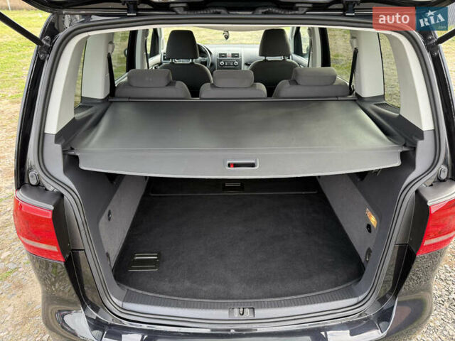 Красный Фольксваген Туран, объемом двигателя 1.6 л и пробегом 210 тыс. км за 10600 $, фото 19 на Automoto.ua