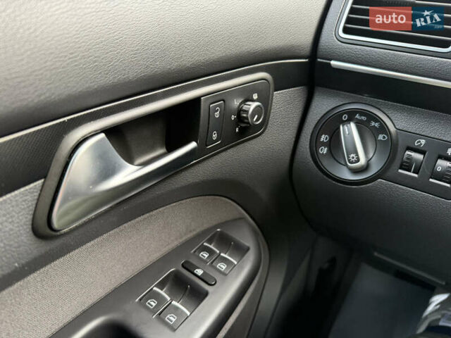 Красный Фольксваген Туран, объемом двигателя 1.6 л и пробегом 210 тыс. км за 10600 $, фото 18 на Automoto.ua