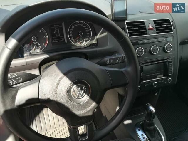Красный Фольксваген Туран, объемом двигателя 1.6 л и пробегом 220 тыс. км за 9500 $, фото 5 на Automoto.ua