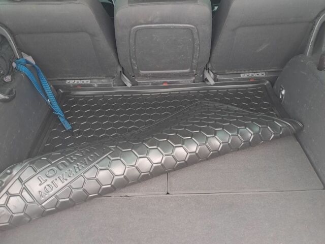 Фольксваген Туран 2004 в Кропивницком (Кировограде) на Automoto.ua Красный Фольксваген Туран, объемом двигателя 2 л и пробегом 360 тыс. км за 3499 $, фото 4 на Automoto.ua