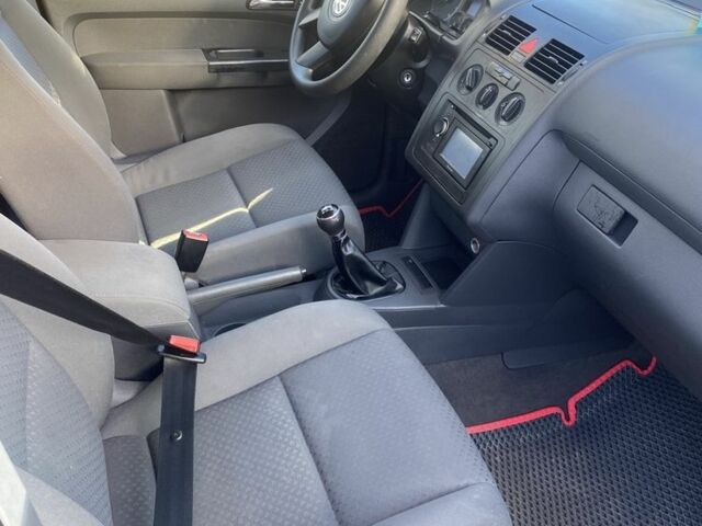 Червоний Фольксваген Туран, об'ємом двигуна 1.6 л та пробігом 3 тис. км за 5200 $, фото 4 на Automoto.ua