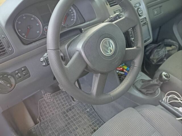 Фольксваген Туран 2004 в Кропивницком (Кировограде) на Automoto.ua Красный Фольксваген Туран, объемом двигателя 2 л и пробегом 360 тыс. км за 3499 $, фото 5 на Automoto.ua