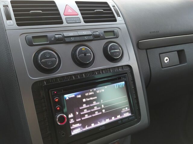 Фольксваген Туран 2004 в Кропивницком (Кировограде) на Automoto.ua Красный Фольксваген Туран, объемом двигателя 2 л и пробегом 360 тыс. км за 3499 $, фото 3 на Automoto.ua