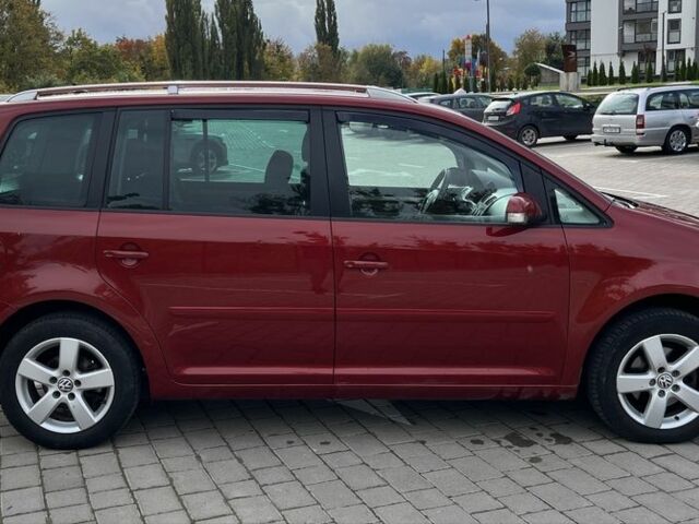 Красный Фольксваген Туран, объемом двигателя 2 л и пробегом 275 тыс. км за 6500 $, фото 5 на Automoto.ua
