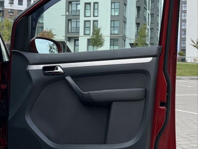 Красный Фольксваген Туран, объемом двигателя 2 л и пробегом 275 тыс. км за 6500 $, фото 17 на Automoto.ua