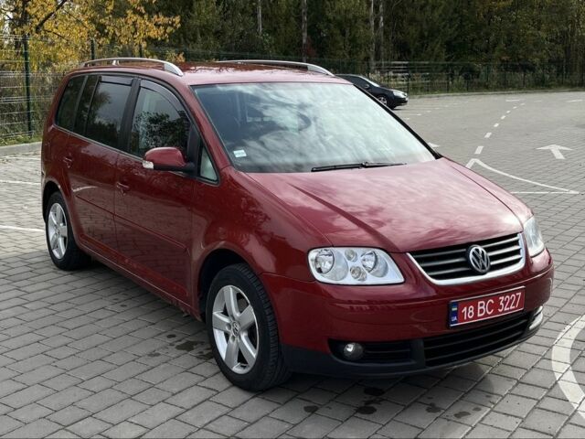 Красный Фольксваген Туран, объемом двигателя 2 л и пробегом 275 тыс. км за 6500 $, фото 4 на Automoto.ua