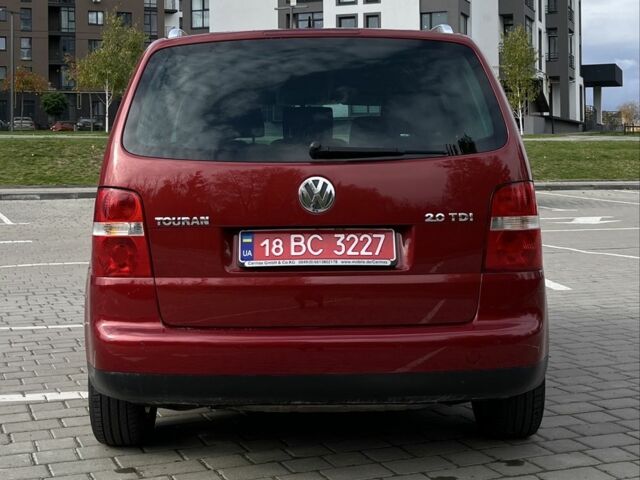 Красный Фольксваген Туран, объемом двигателя 2 л и пробегом 275 тыс. км за 6500 $, фото 6 на Automoto.ua