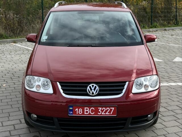 Красный Фольксваген Туран, объемом двигателя 2 л и пробегом 275 тыс. км за 6500 $, фото 1 на Automoto.ua