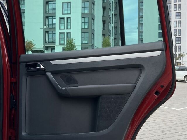 Красный Фольксваген Туран, объемом двигателя 2 л и пробегом 275 тыс. км за 6500 $, фото 13 на Automoto.ua