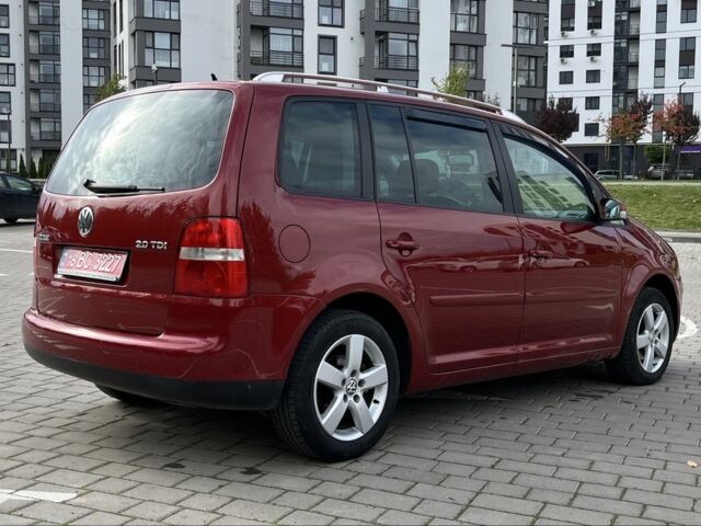 Красный Фольксваген Туран, объемом двигателя 2 л и пробегом 275 тыс. км за 6500 $, фото 8 на Automoto.ua