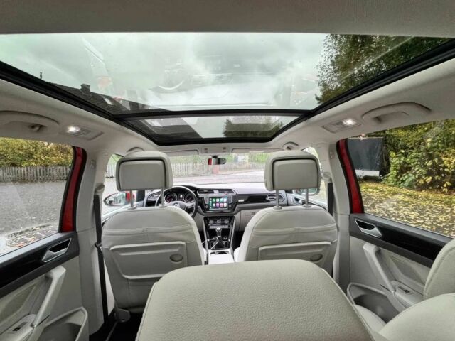 Красный Фольксваген Туран, объемом двигателя 1.4 л и пробегом 72 тыс. км за 9000 $, фото 11 на Automoto.ua