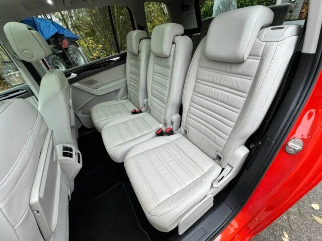 Красный Фольксваген Туран, объемом двигателя 1.4 л и пробегом 72 тыс. км за 9000 $, фото 13 на Automoto.ua