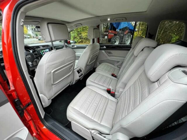 Красный Фольксваген Туран, объемом двигателя 1.4 л и пробегом 72 тыс. км за 9000 $, фото 10 на Automoto.ua