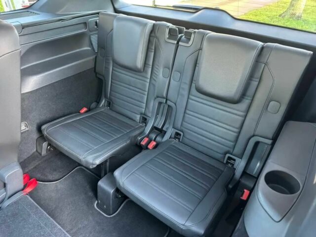 Красный Фольксваген Туран, объемом двигателя 1.5 л и пробегом 35 тыс. км за 9800 $, фото 10 на Automoto.ua