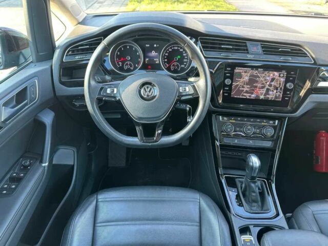 Красный Фольксваген Туран, объемом двигателя 1.5 л и пробегом 35 тыс. км за 9800 $, фото 4 на Automoto.ua