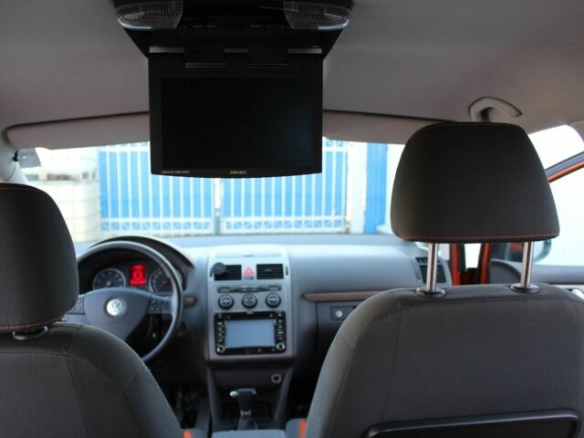 Красный Фольксваген Туран, объемом двигателя 1.4 л и пробегом 220 тыс. км за 8000 $, фото 5 на Automoto.ua