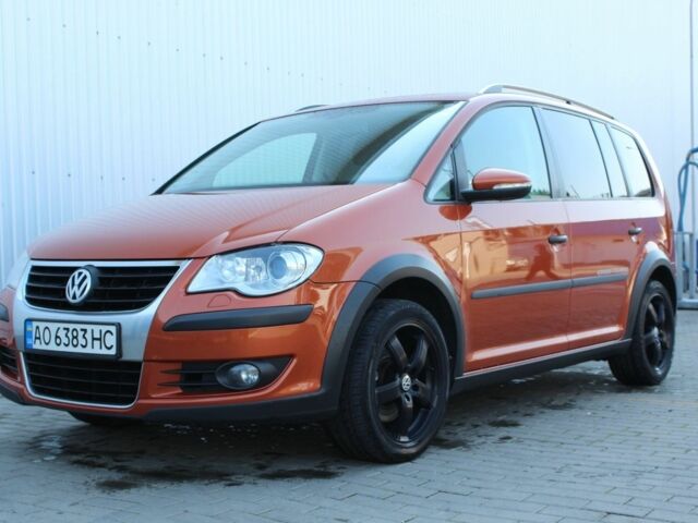 Красный Фольксваген Туран, объемом двигателя 1.4 л и пробегом 220 тыс. км за 8000 $, фото 2 на Automoto.ua