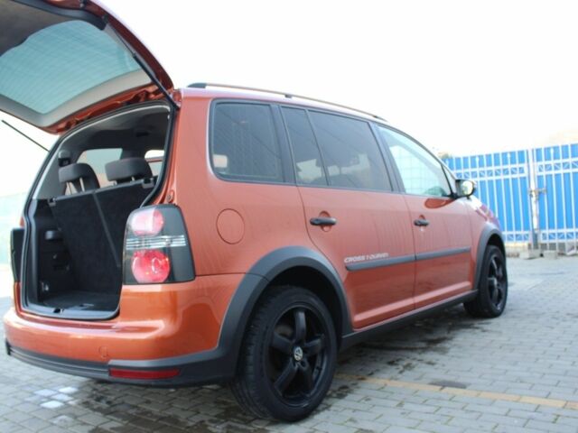 Красный Фольксваген Туран, объемом двигателя 1.4 л и пробегом 220 тыс. км за 8000 $, фото 3 на Automoto.ua