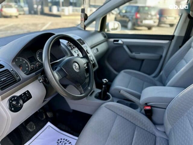 Фольксваген Туран, объемом двигателя 1.6 л и пробегом 257 тыс. км за 7500 $, фото 25 на Automoto.ua
