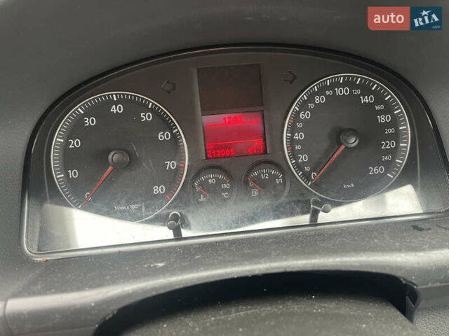 Фольксваген Туран, объемом двигателя 1.6 л и пробегом 213 тыс. км за 5400 $, фото 23 на Automoto.ua