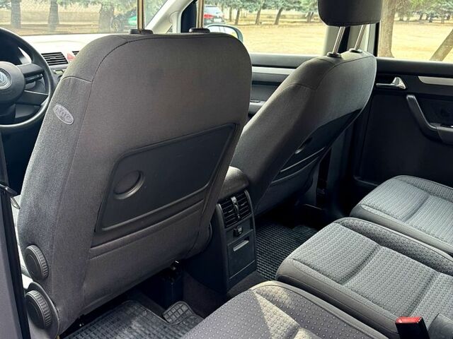 Фольксваген Туран, объемом двигателя 1.6 л и пробегом 184 тыс. км за 6400 $, фото 7 на Automoto.ua