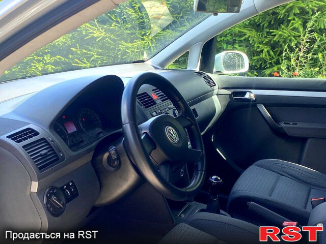 Фольксваген Туран, объемом двигателя 1.6 л и пробегом 202 тыс. км за 5800 $, фото 7 на Automoto.ua