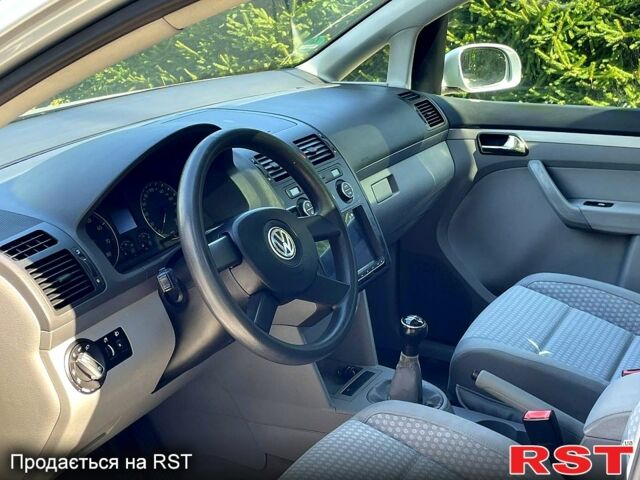 Фольксваген Туран, объемом двигателя 1.6 л и пробегом 212 тыс. км за 6000 $, фото 4 на Automoto.ua