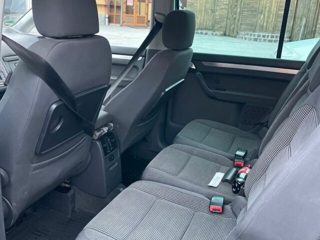 Фольксваген Туран, об'ємом двигуна 1.9 л та пробігом 300 тис. км за 2150 $, фото 4 на Automoto.ua