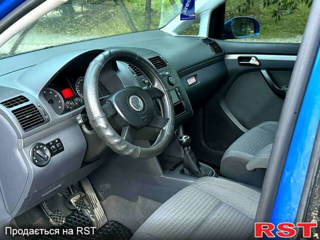 Фольксваген Туран, об'ємом двигуна 2 л та пробігом 215 тис. км за 6200 $, фото 1 на Automoto.ua