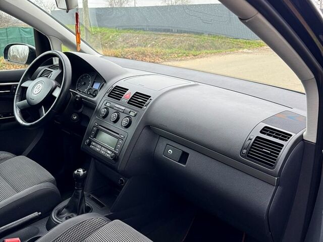 Фольксваген Туран, объемом двигателя 1.6 л и пробегом 216 тыс. км за 6000 $, фото 7 на Automoto.ua