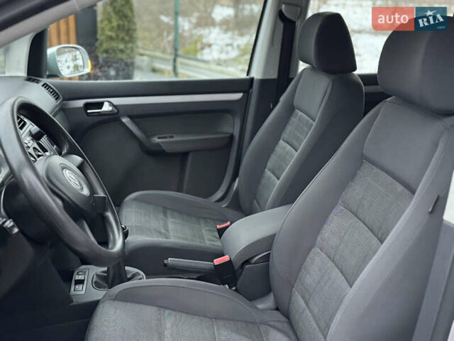 Фольксваген Туран, объемом двигателя 2 л и пробегом 217 тыс. км за 5450 $, фото 24 на Automoto.ua