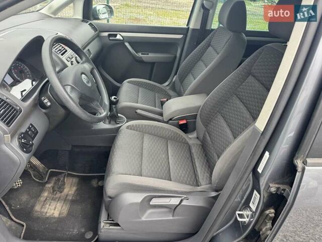 Фольксваген Туран, объемом двигателя 1.6 л и пробегом 211 тыс. км за 8200 $, фото 20 на Automoto.ua