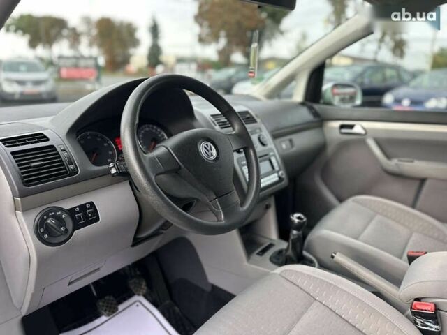 Фольксваген Туран, об'ємом двигуна 1.6 л та пробігом 228 тис. км за 8000 $, фото 25 на Automoto.ua