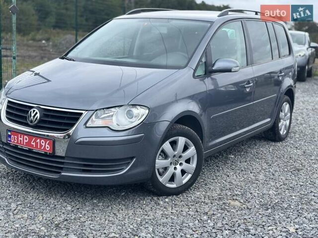 Фольксваген Туран, объемом двигателя 1.6 л и пробегом 211 тыс. км за 8200 $, фото 1 на Automoto.ua
