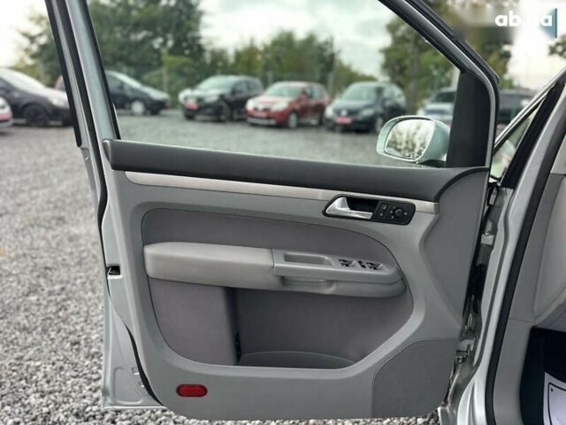 Фольксваген Туран, об'ємом двигуна 1.6 л та пробігом 228 тис. км за 8000 $, фото 22 на Automoto.ua