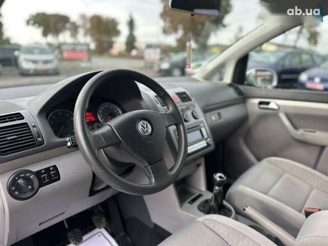 Фольксваген Туран, об'ємом двигуна 1.6 л та пробігом 228 тис. км за 8000 $, фото 24 на Automoto.ua